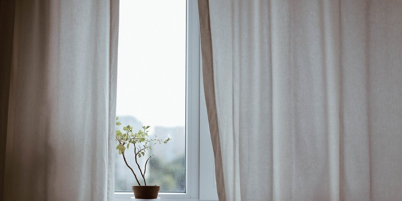 curtains-1854110_1280