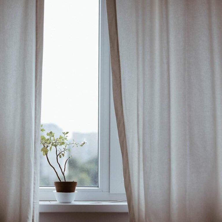 curtains-1854110_1280